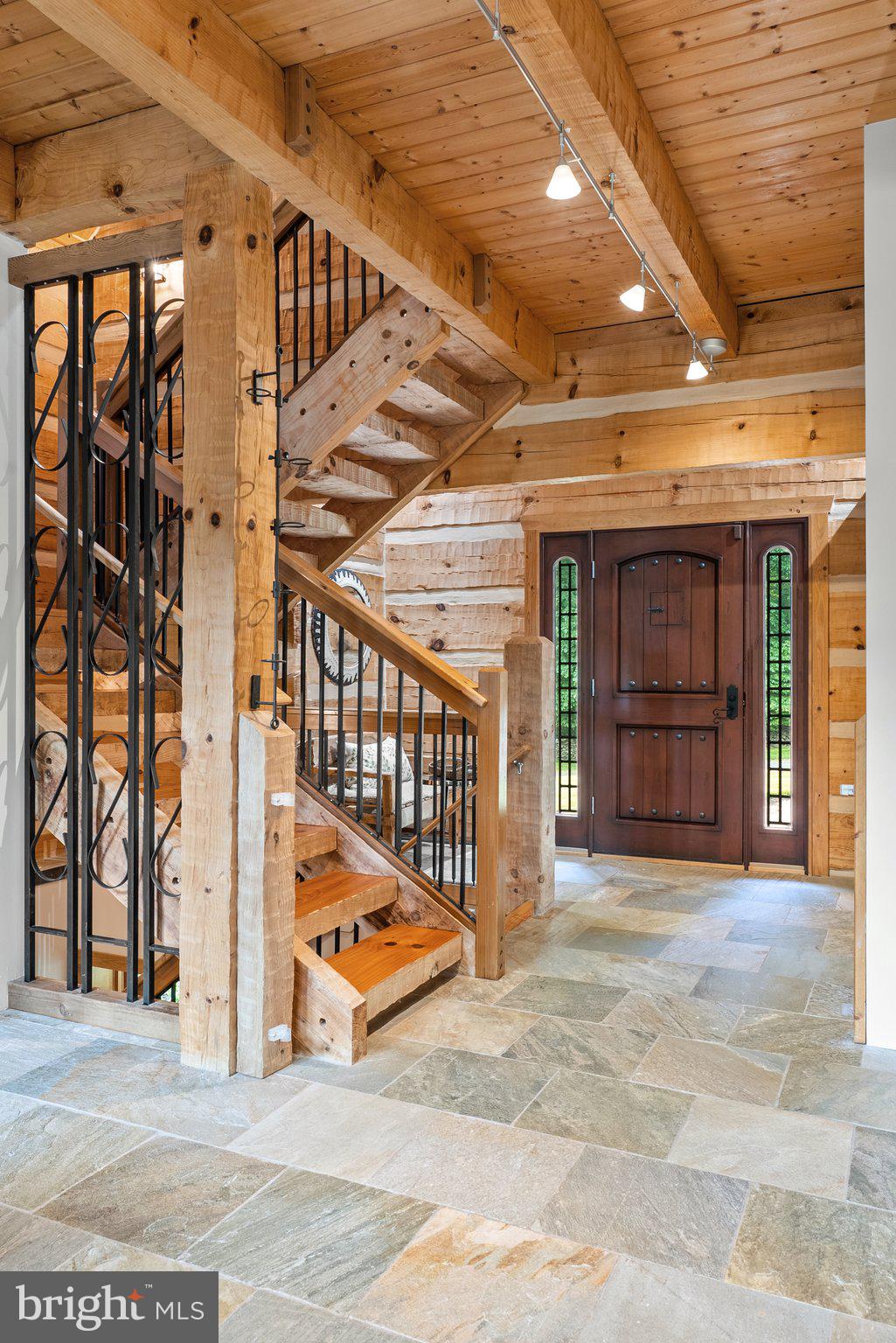 BETWEEN HILLS - Residential