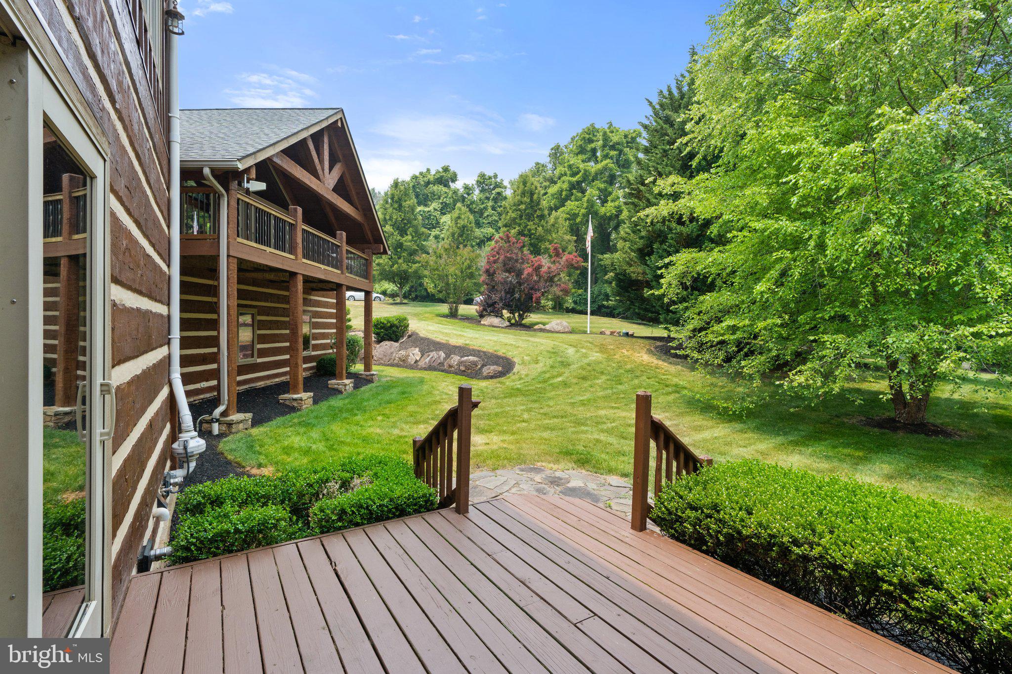 BETWEEN HILLS - Residential