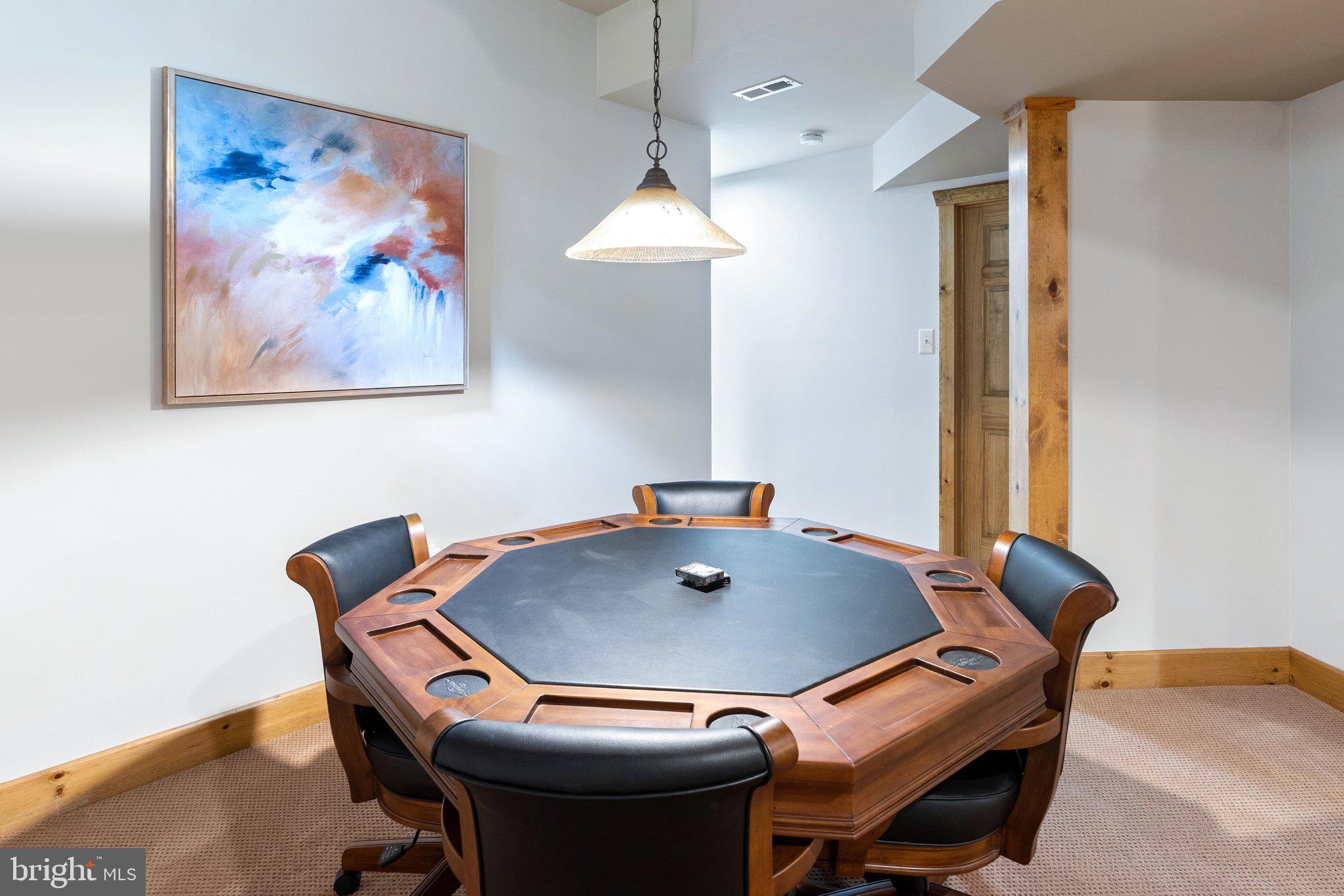 BETWEEN HILLS - Residential