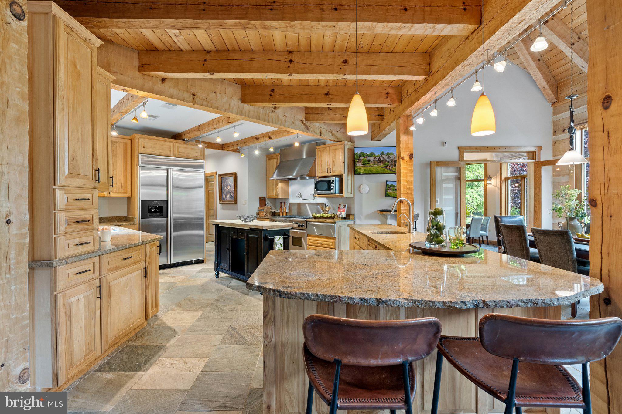 BETWEEN HILLS - Residential