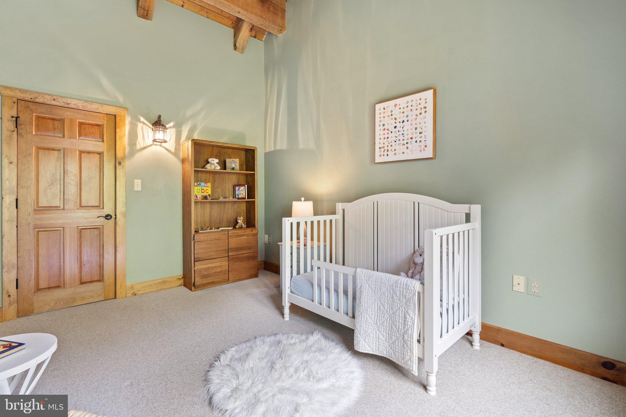 BETWEEN HILLS - Residential