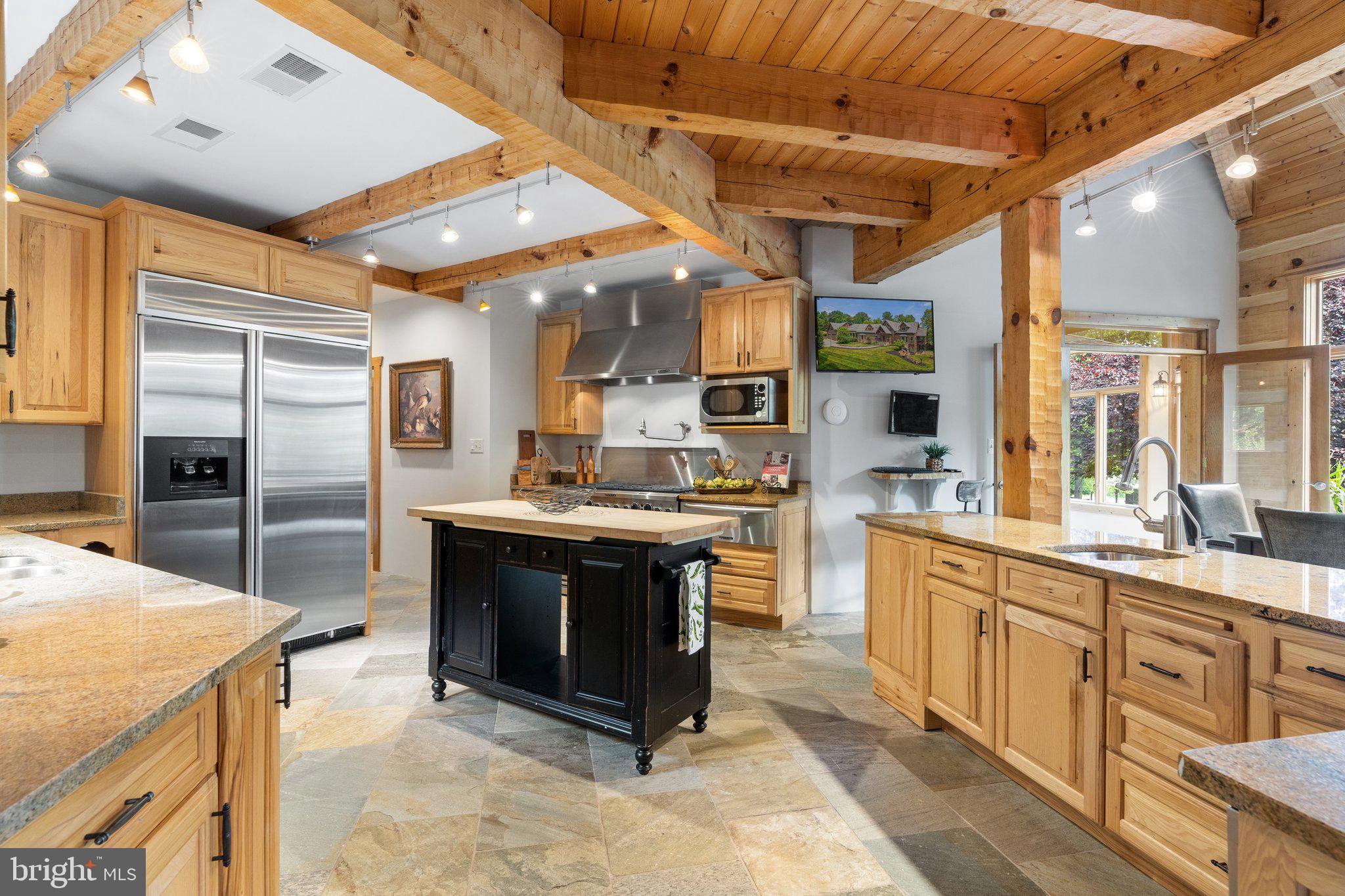 BETWEEN HILLS - Residential