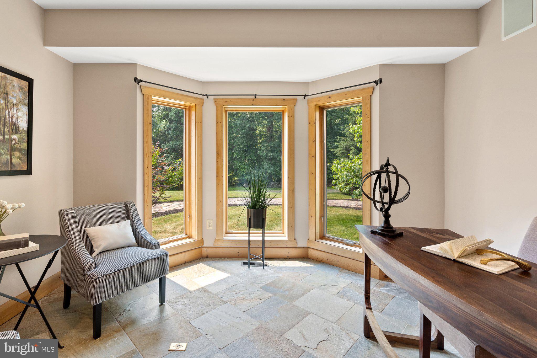 BETWEEN HILLS - Residential