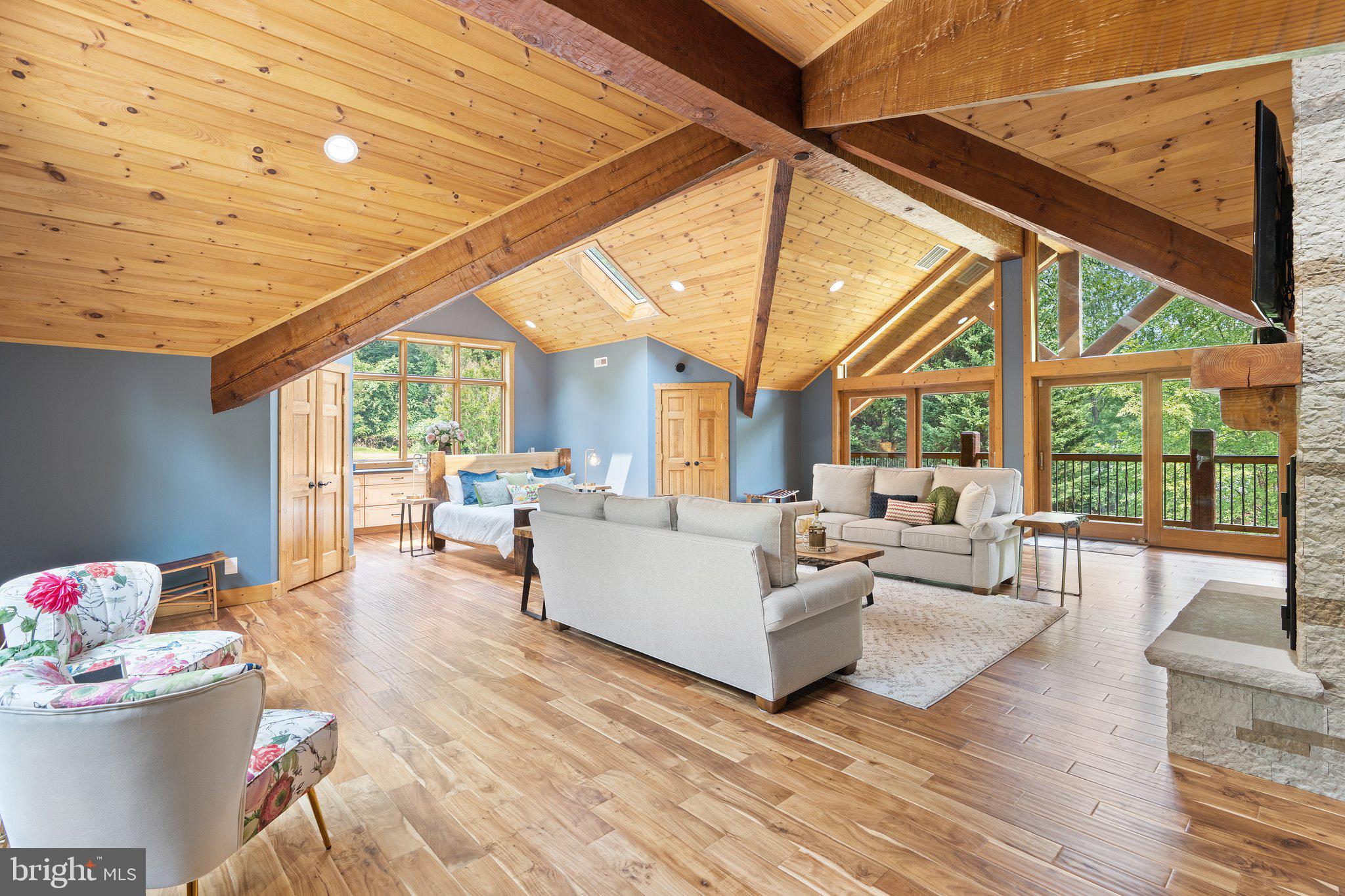 BETWEEN HILLS - Residential