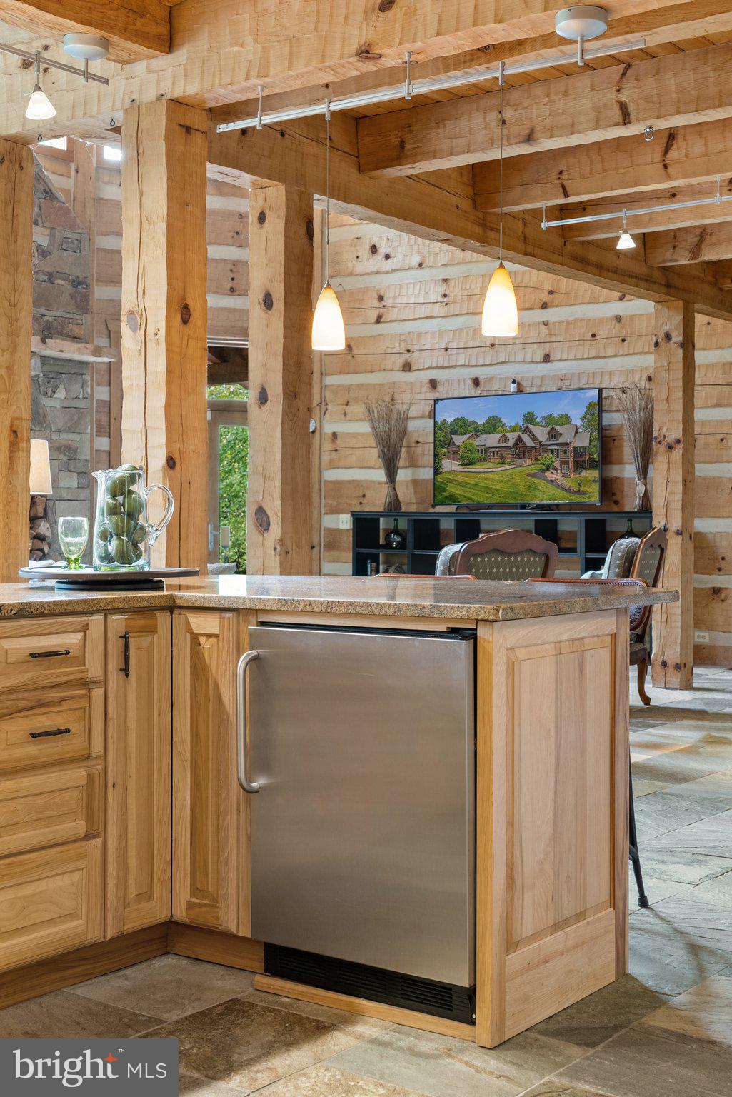 BETWEEN HILLS - Residential