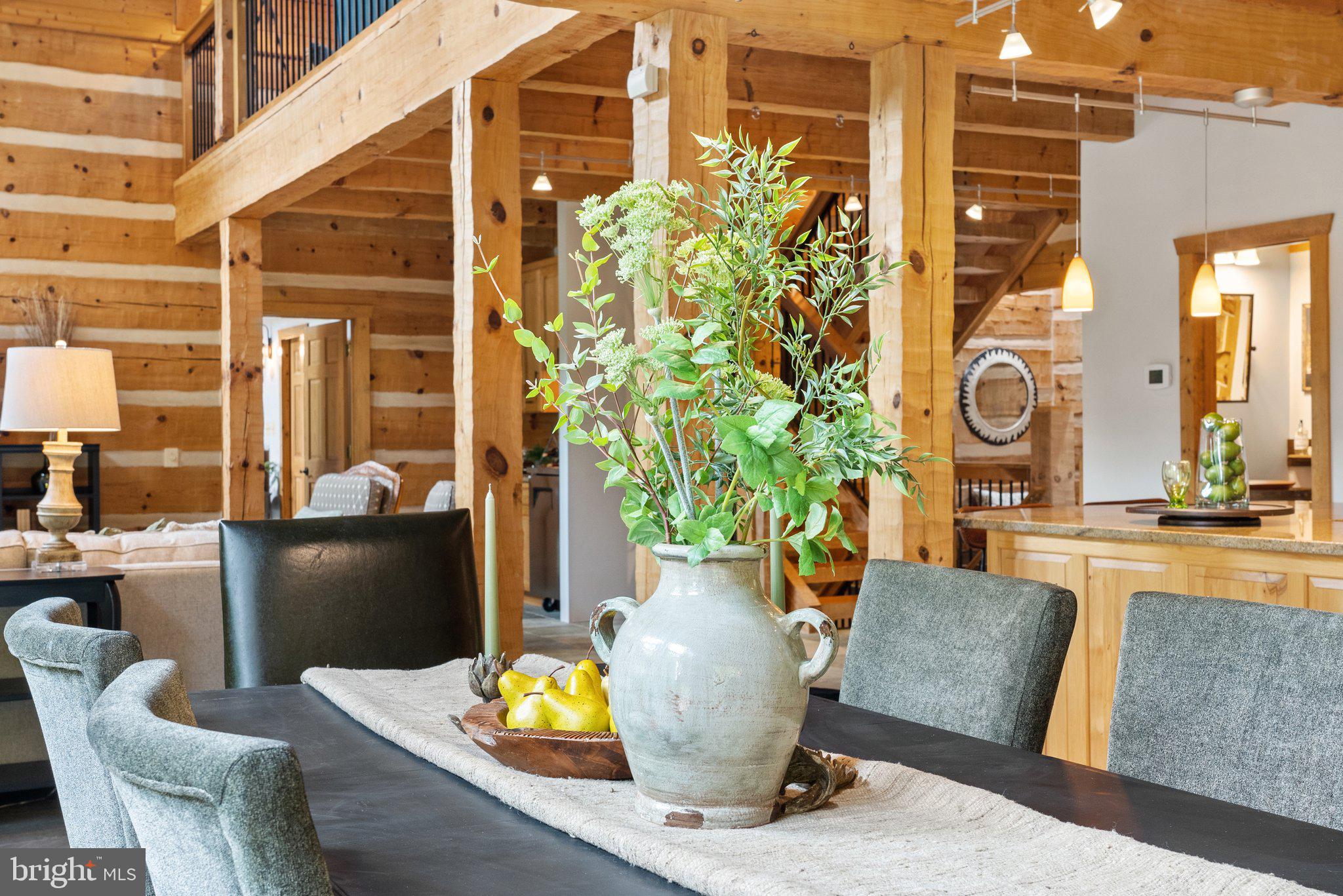 BETWEEN HILLS - Residential