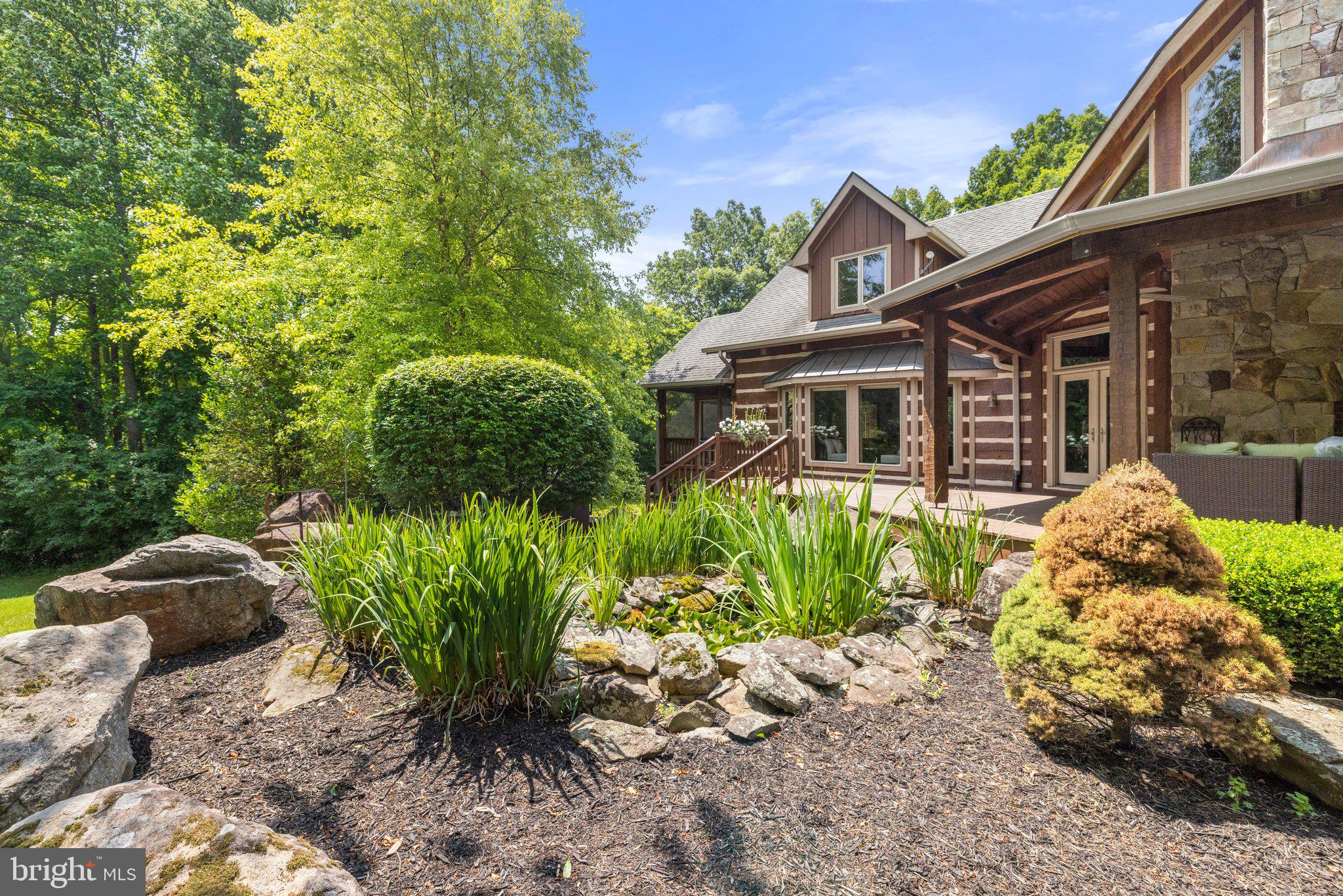 BETWEEN HILLS - Residential