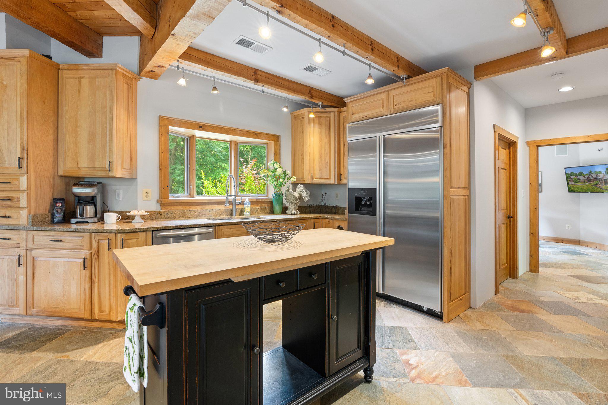 BETWEEN HILLS - Residential