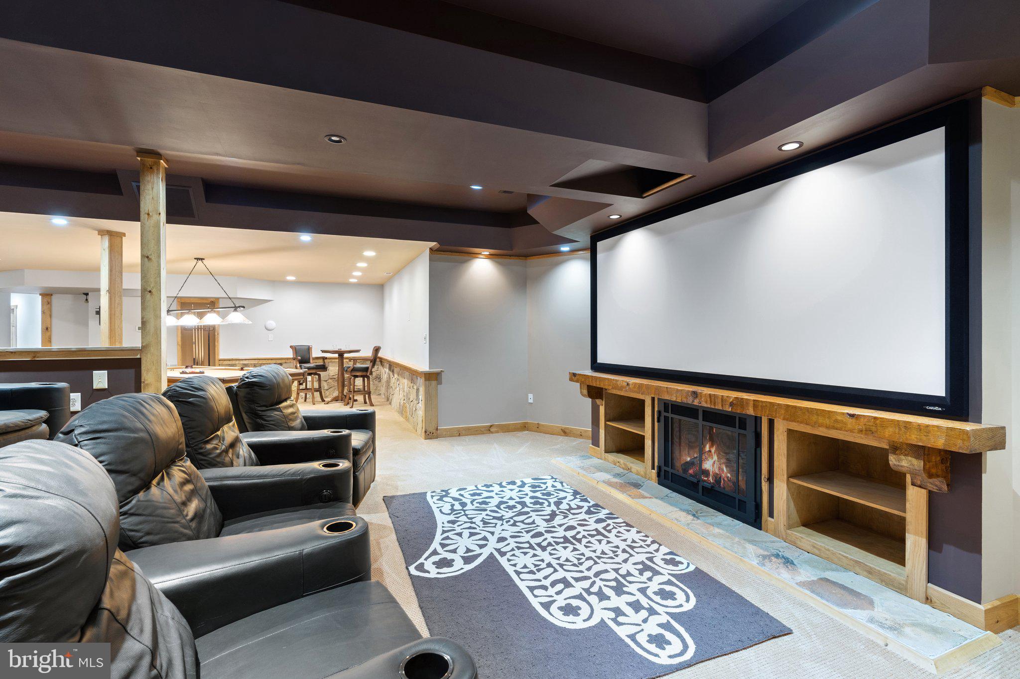 BETWEEN HILLS - Residential