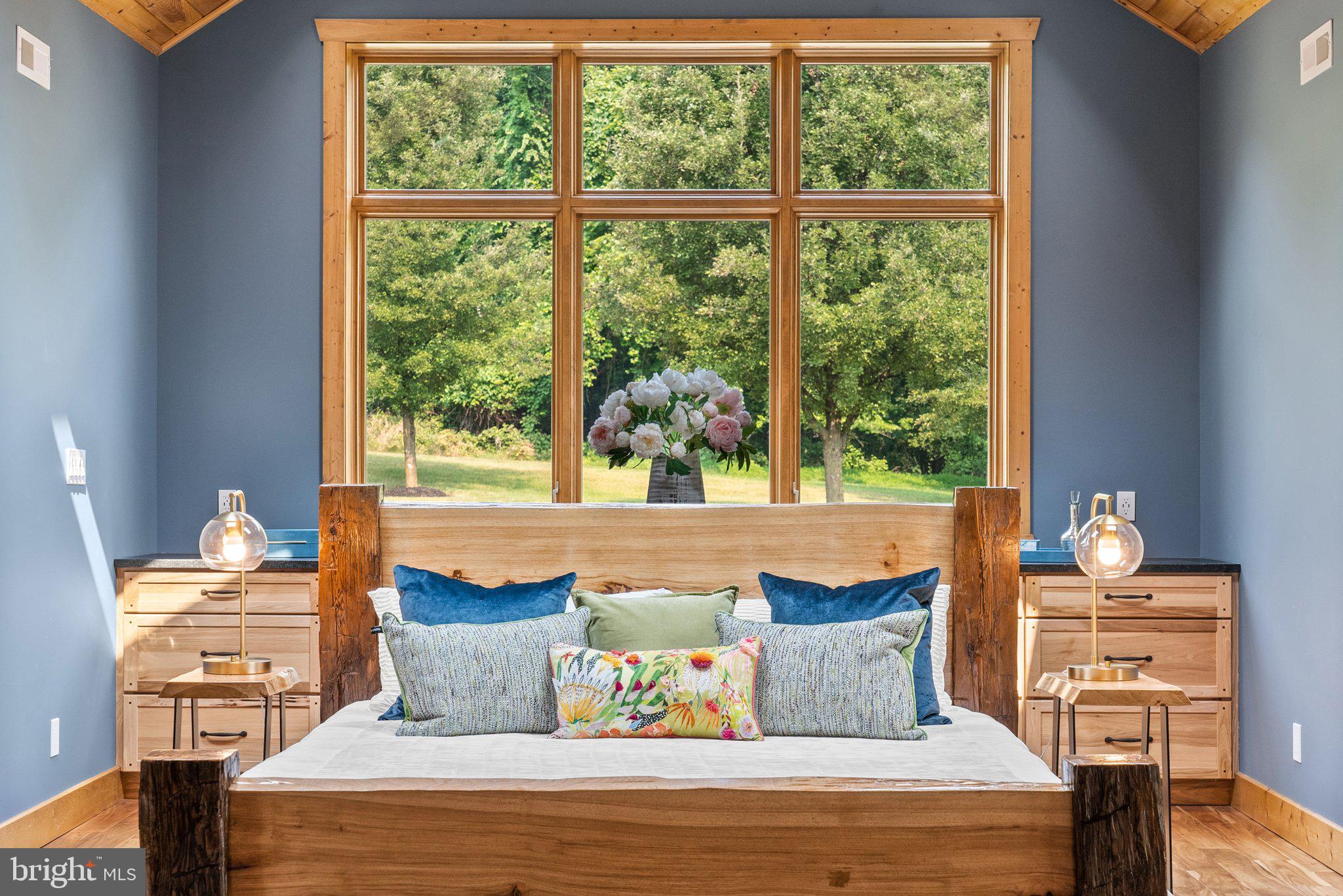 BETWEEN HILLS - Residential