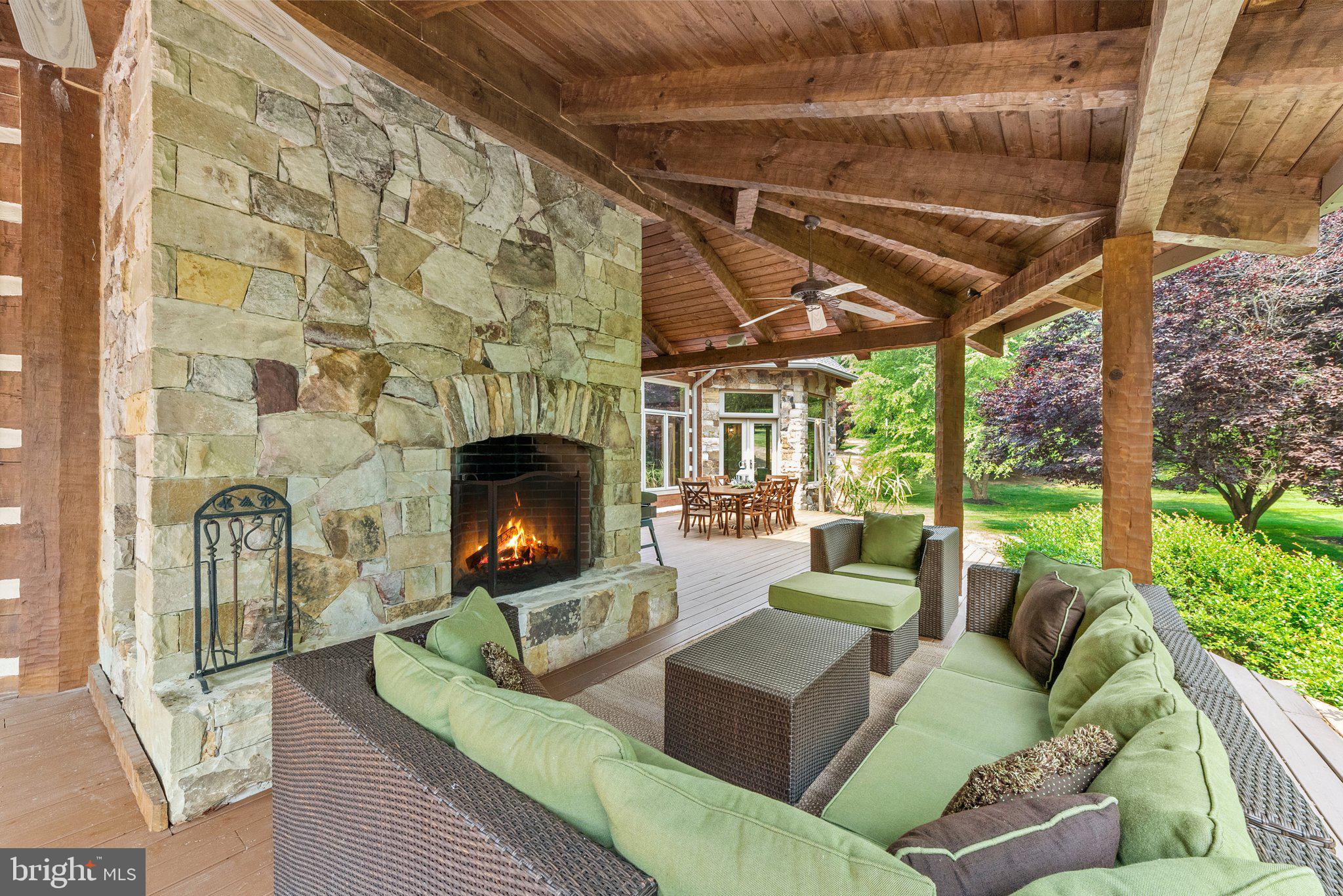 BETWEEN HILLS - Residential