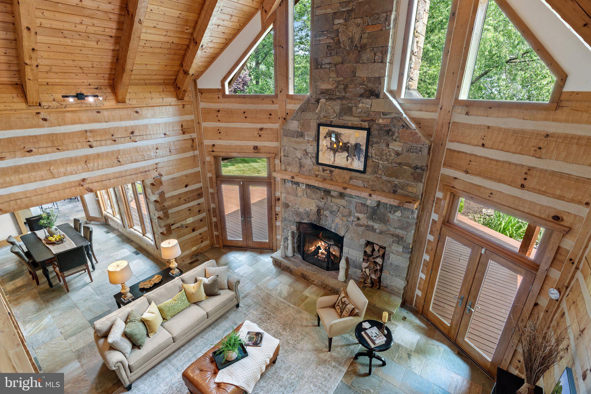 BETWEEN HILLS - Residential