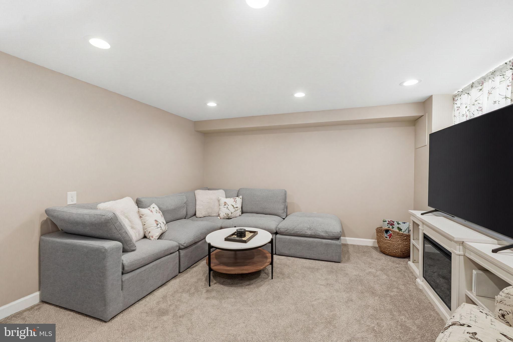 ACADEMY GARDENS - Residential