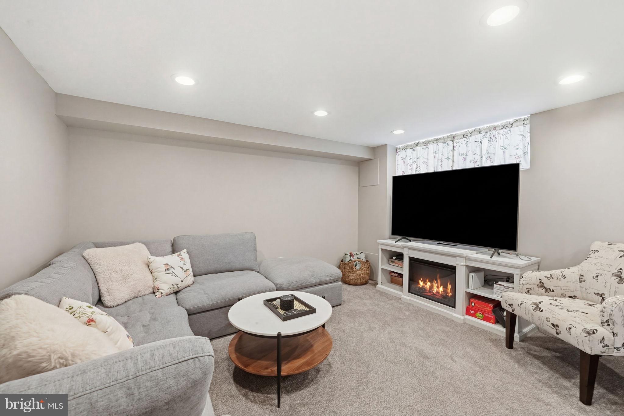 ACADEMY GARDENS - Residential