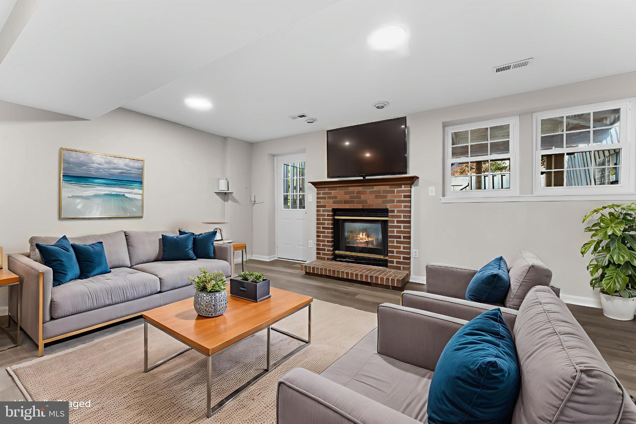 WELLINGTON/CLOVERHILL - Residential