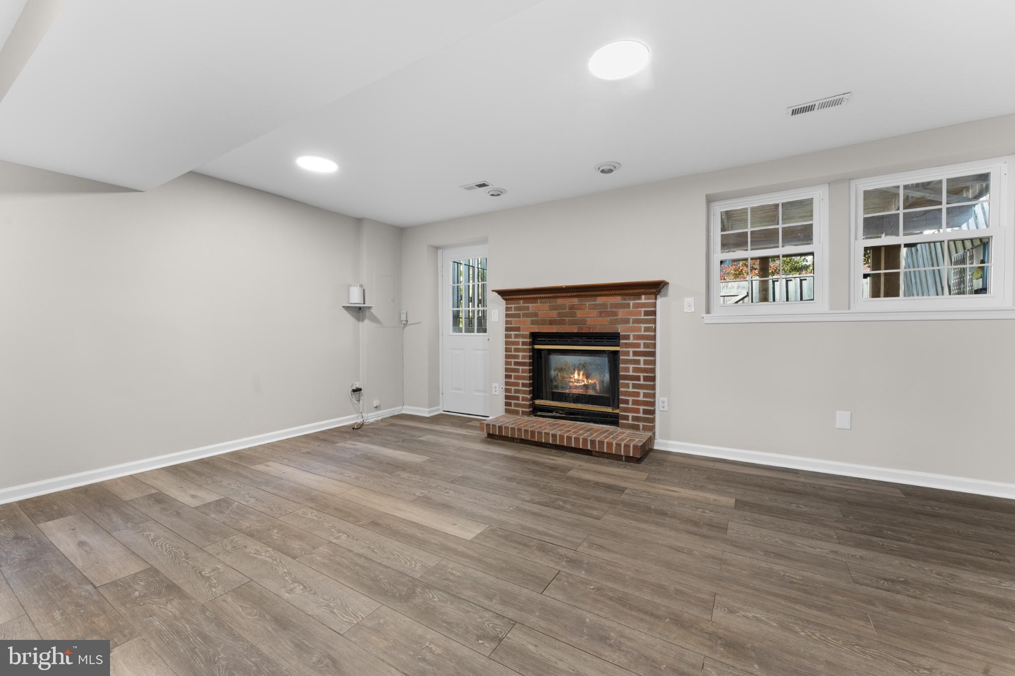 WELLINGTON/CLOVERHILL - Residential