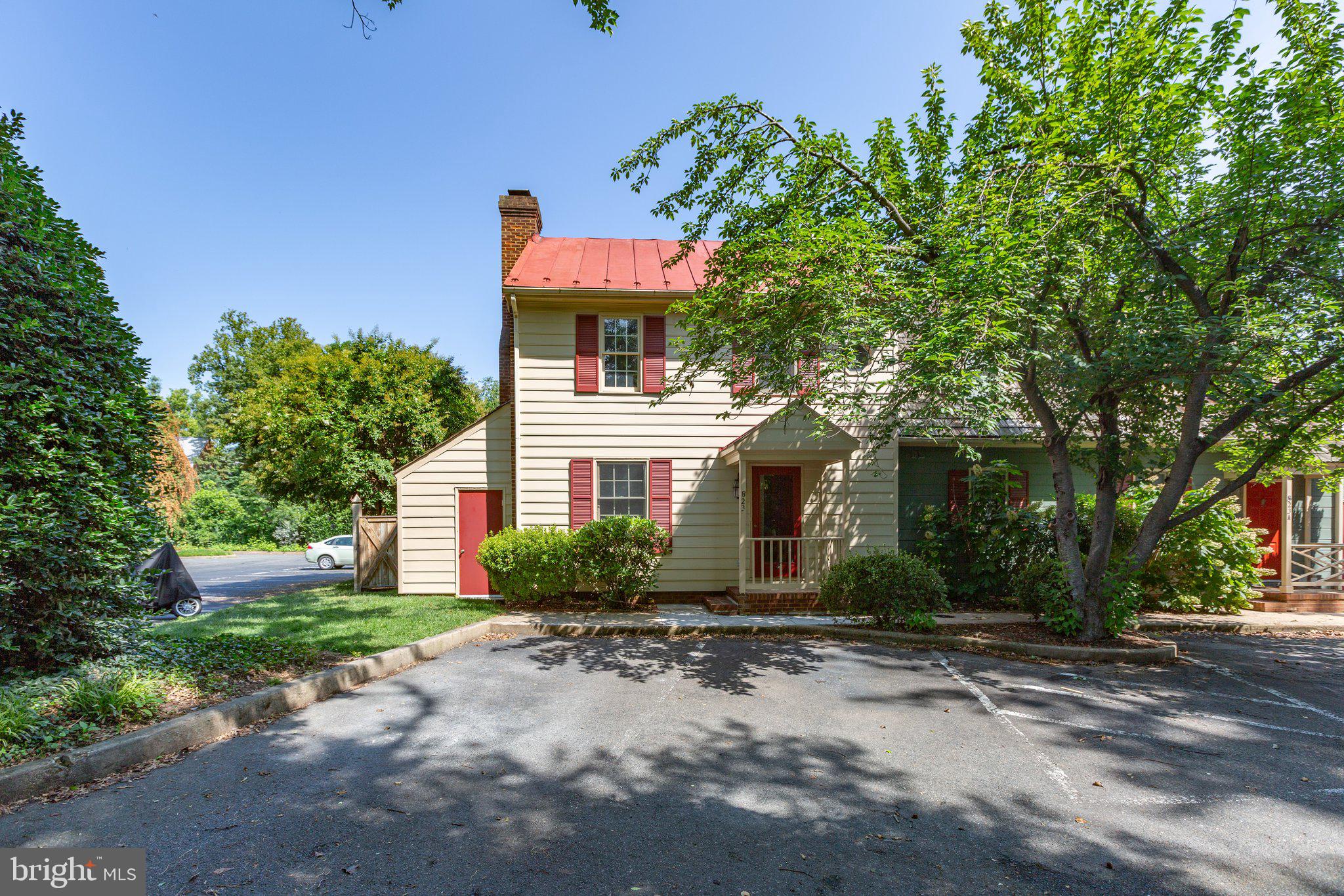 823 COLLEGE AVENUE