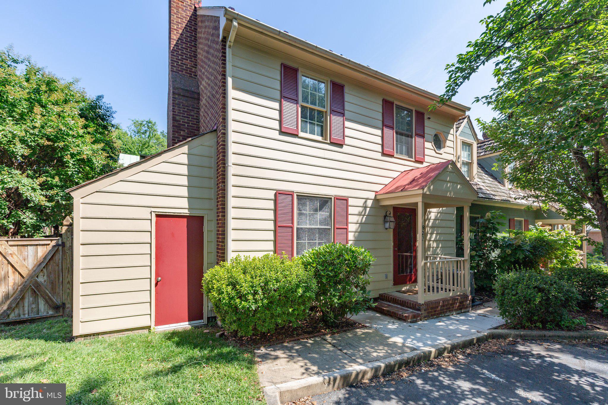 823 COLLEGE AVENUE