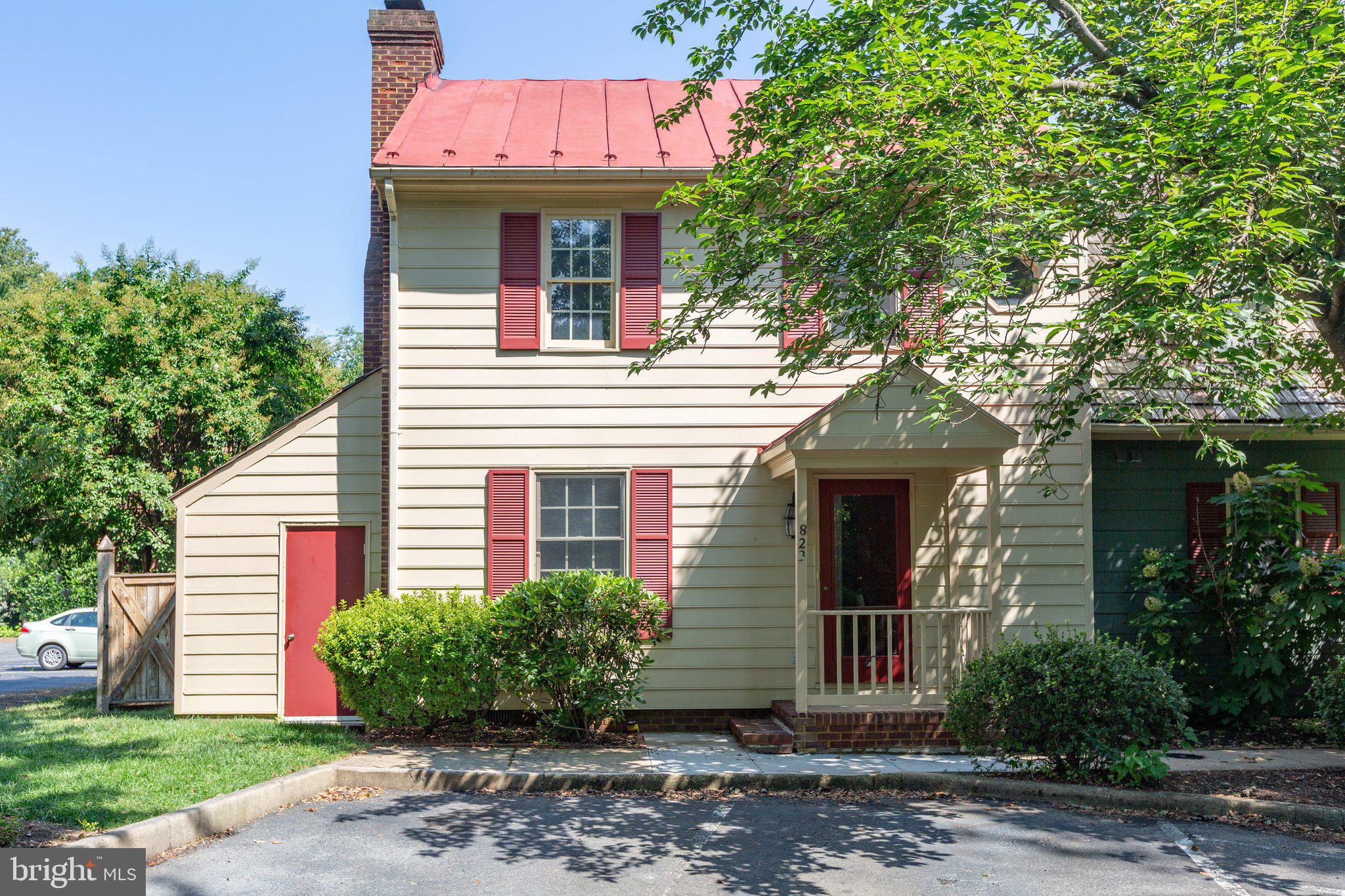 823 COLLEGE AVENUE