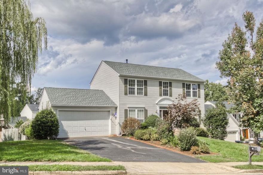 Three Lvl Colonial on Cul De Sac in Sought After Autumn Ridge! Hrdwd Flrs Thruout ML, 9' Ceilings, Sep. Living & Dining Rms, & Brkfst Rm off Open Kitchen & Spacious Fam Rm w/Gas FP. Lux. Mstr. Suite & Bath w/Corner Soaker Tub & Sep Shower! Full Unfin. W/O Bsmt for Expansion! Newer Roof, A/C System, Water Heater, Hrdwd Flrs & Carpet on UL & Stairs! Walking Distance to Park, School, Fields & Pool!