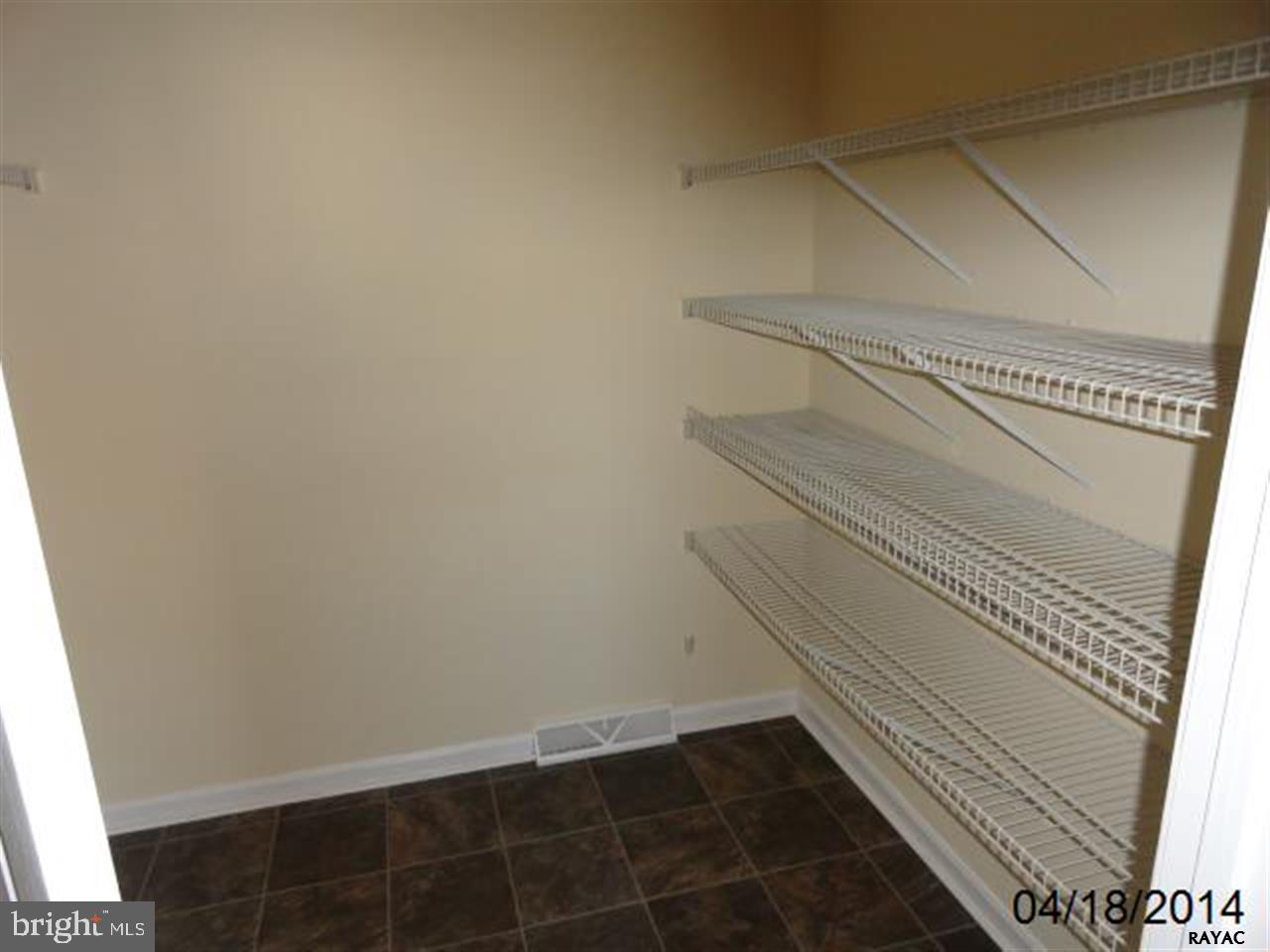 COLONIAL HILLS - Residential