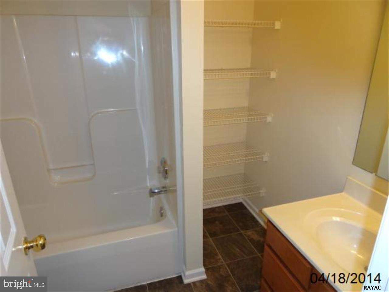 COLONIAL HILLS - Residential