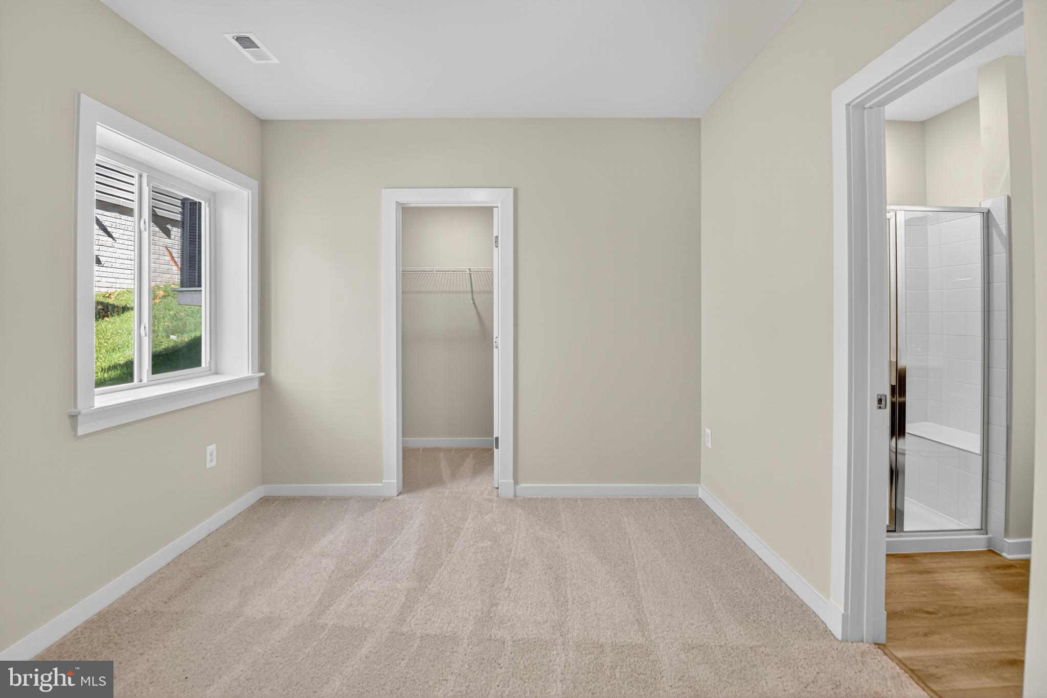 SOUTH LAKE - Residential