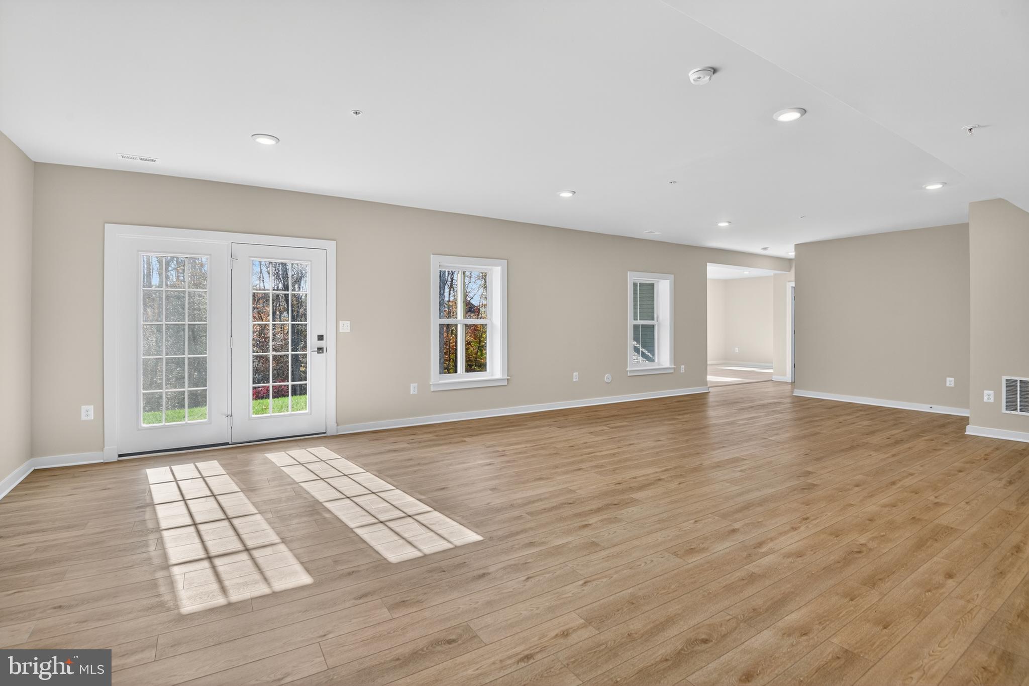 SOUTH LAKE - Residential