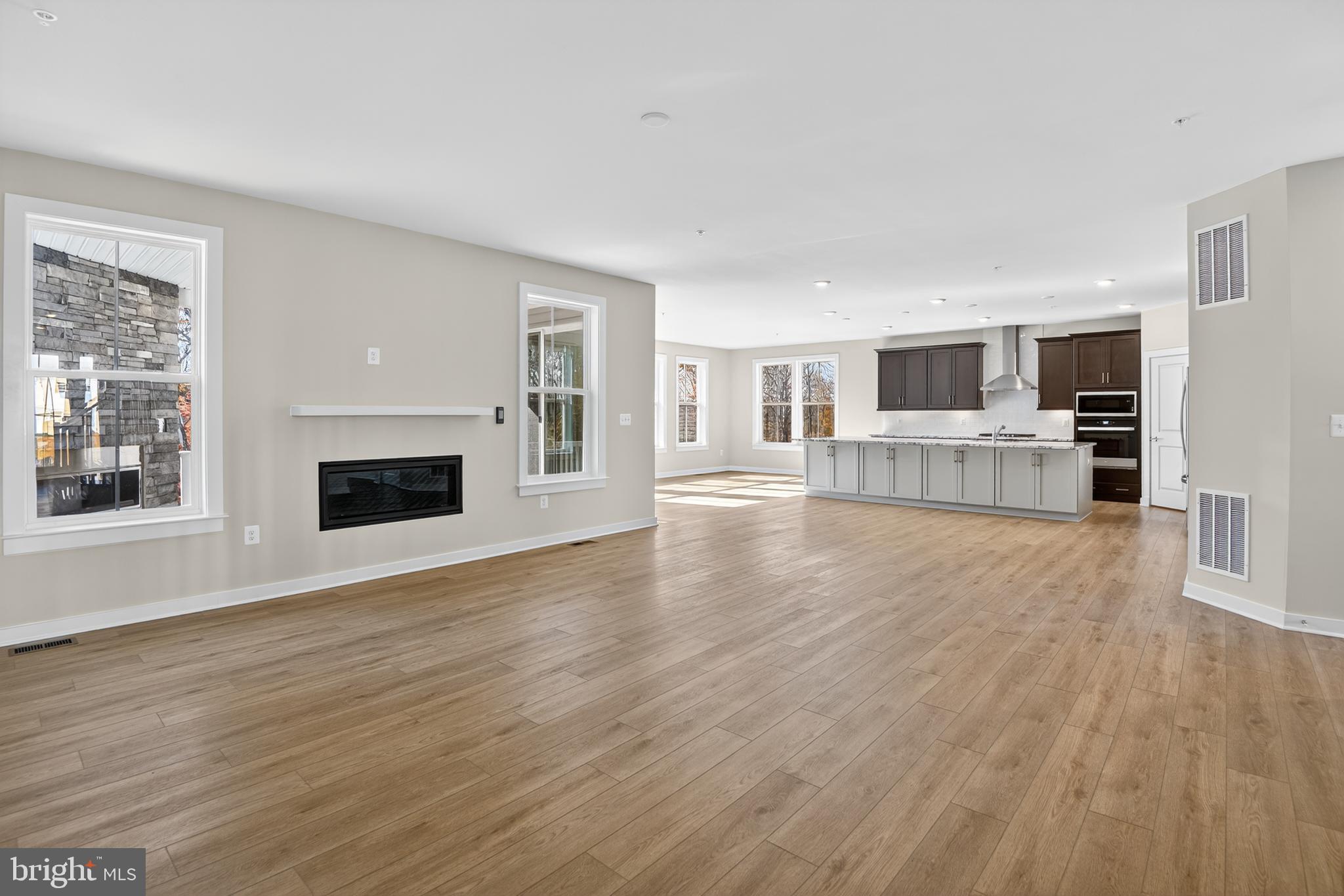 SOUTH LAKE - Residential