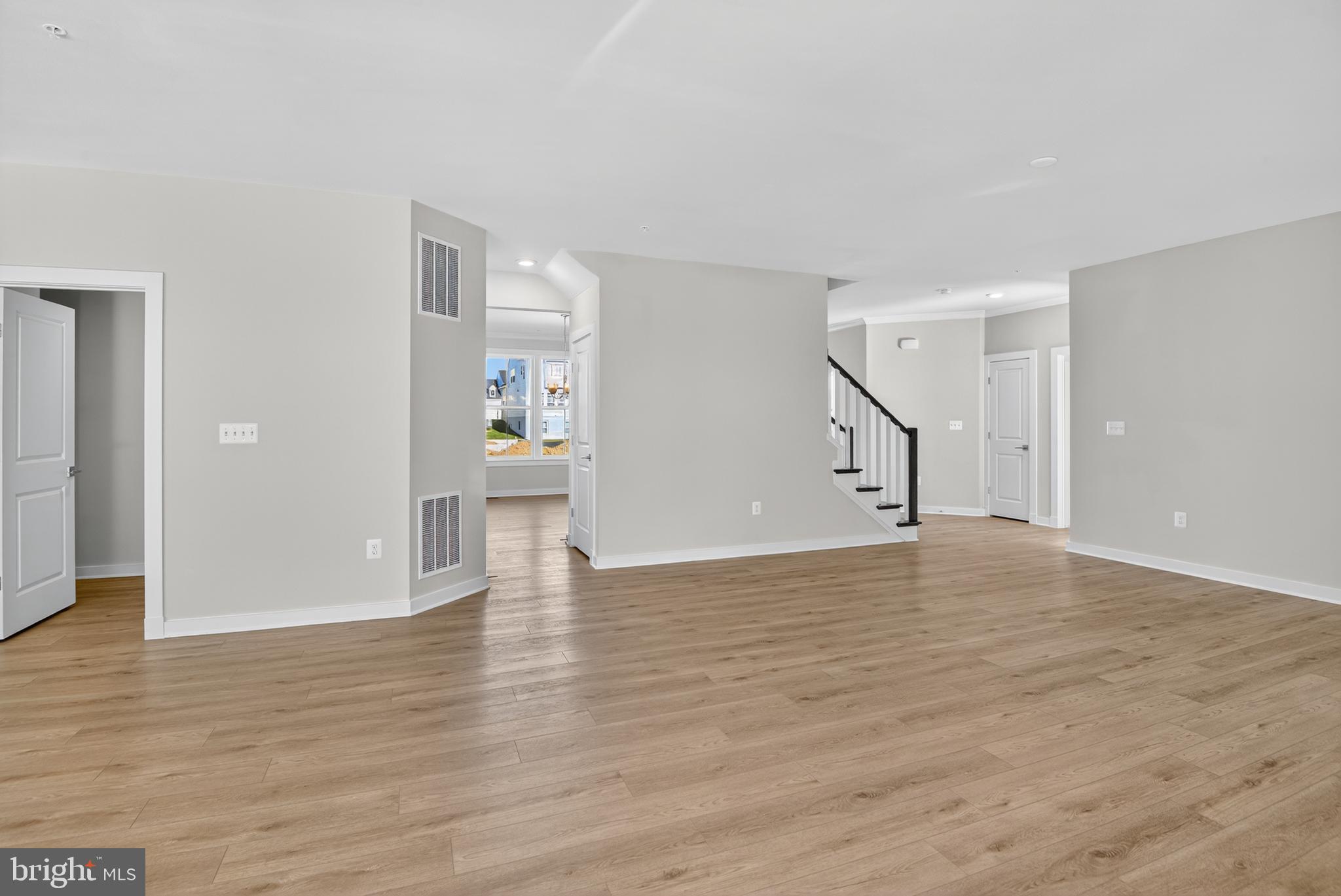 SOUTH LAKE - Residential