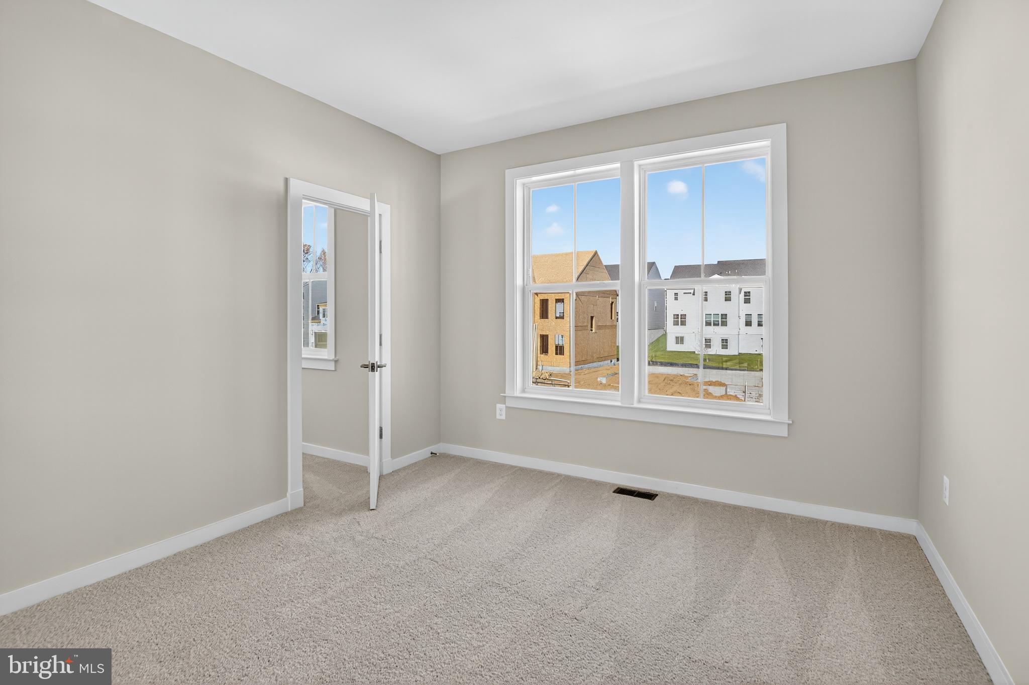 SOUTH LAKE - Residential