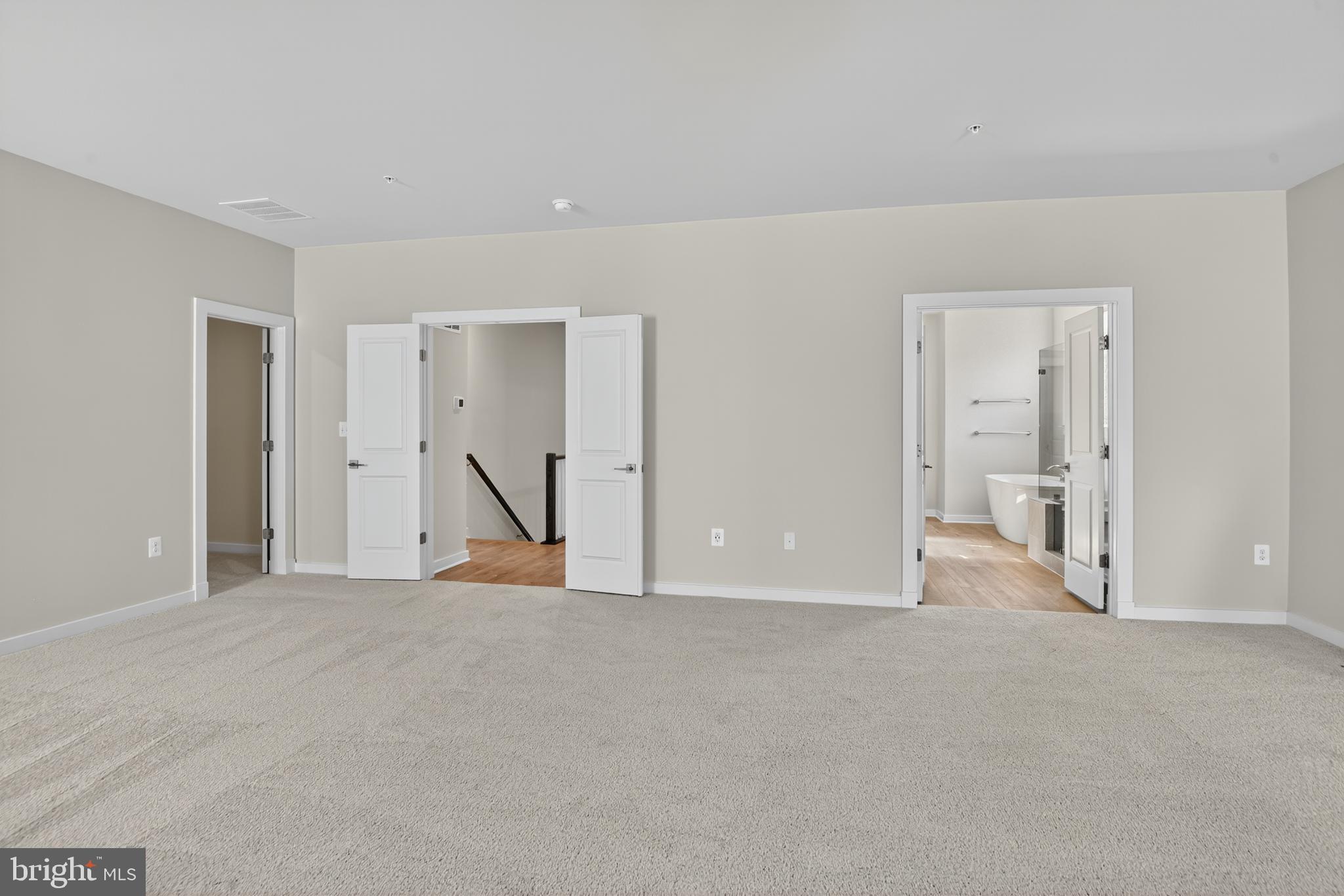 SOUTH LAKE - Residential