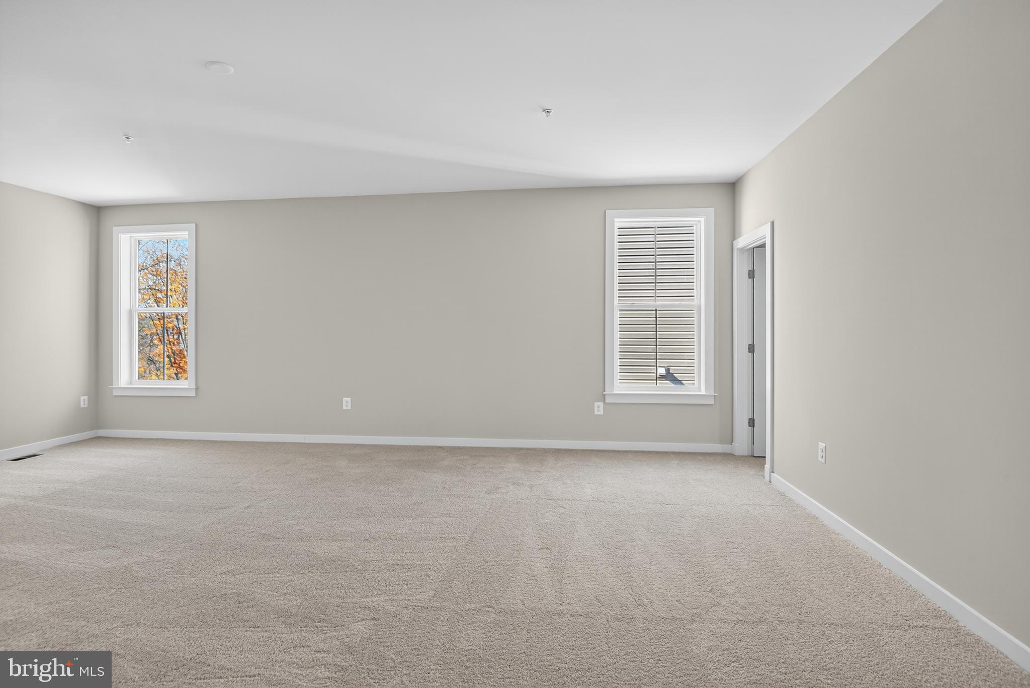 SOUTH LAKE - Residential