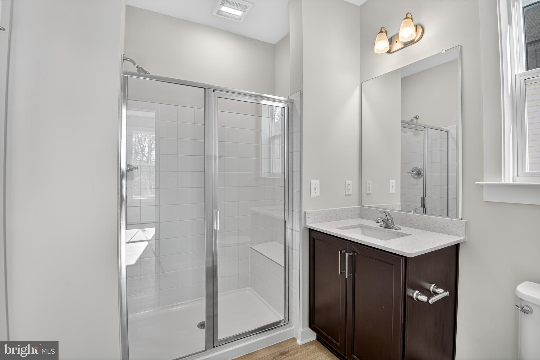 SOUTH LAKE - Residential