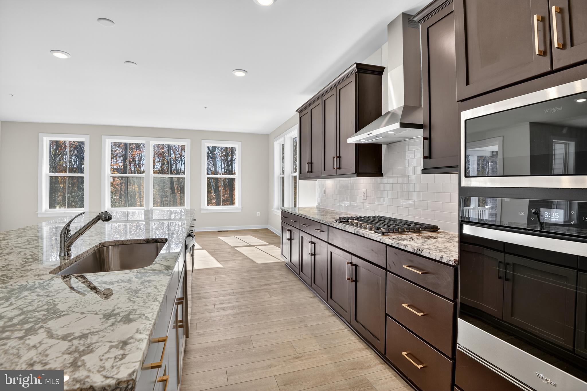 SOUTH LAKE - Residential