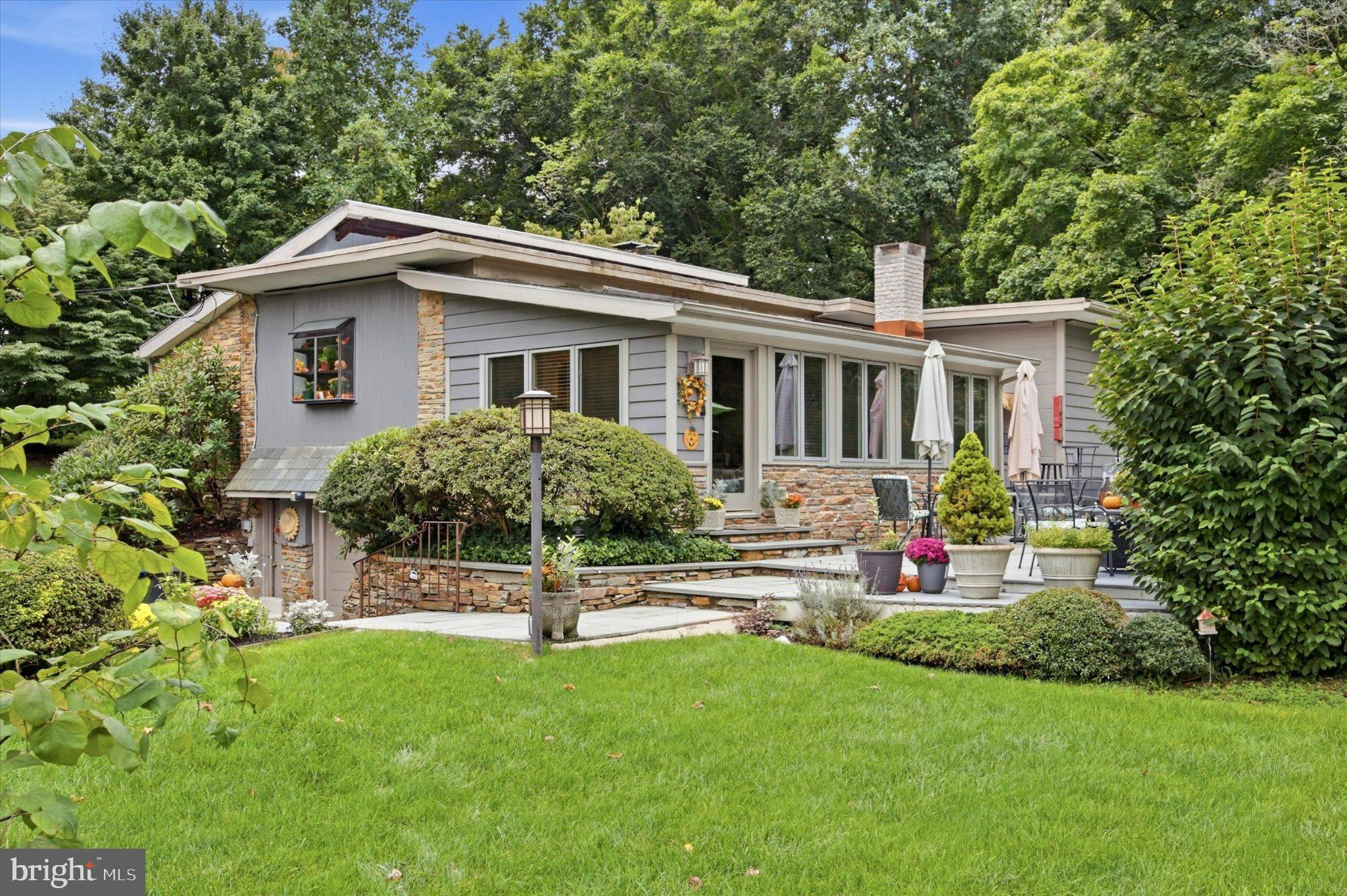 910 OLD HUNTINGDON PIKE
