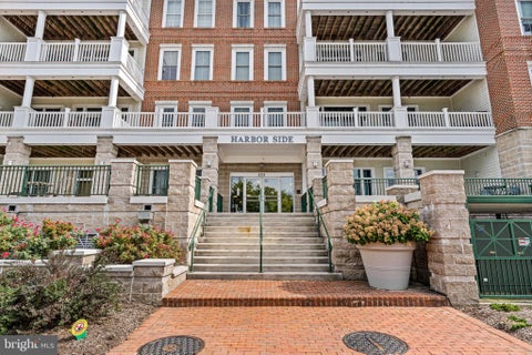 Photo of 525 Belmont Drive #205, WOODBRIDGE, VA 22191 (MLS # VAPW2131436)