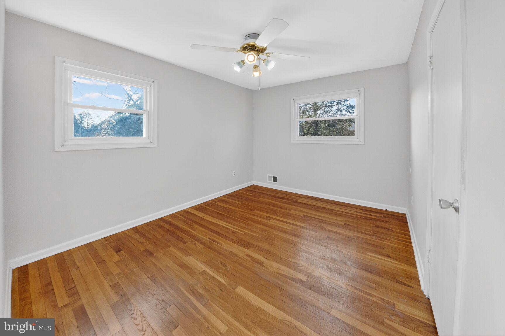 GLENORA HILLS - Residential Lease