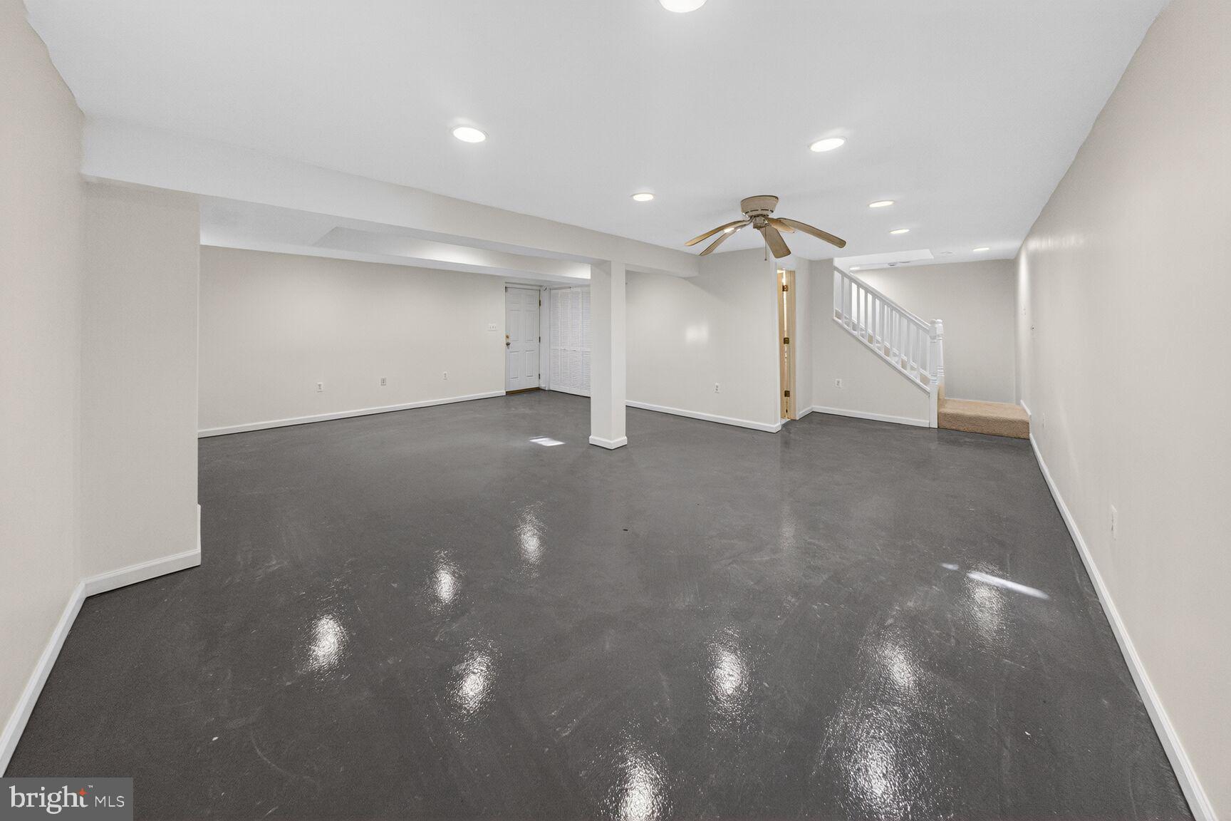 GLENORA HILLS - Residential Lease