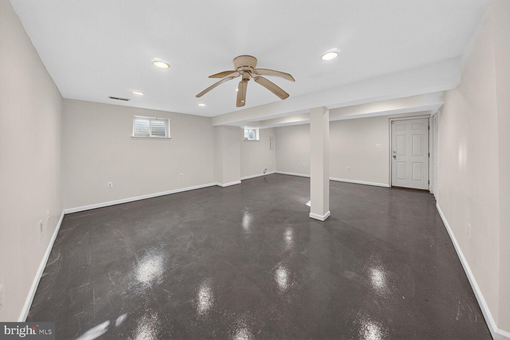 GLENORA HILLS - Residential Lease