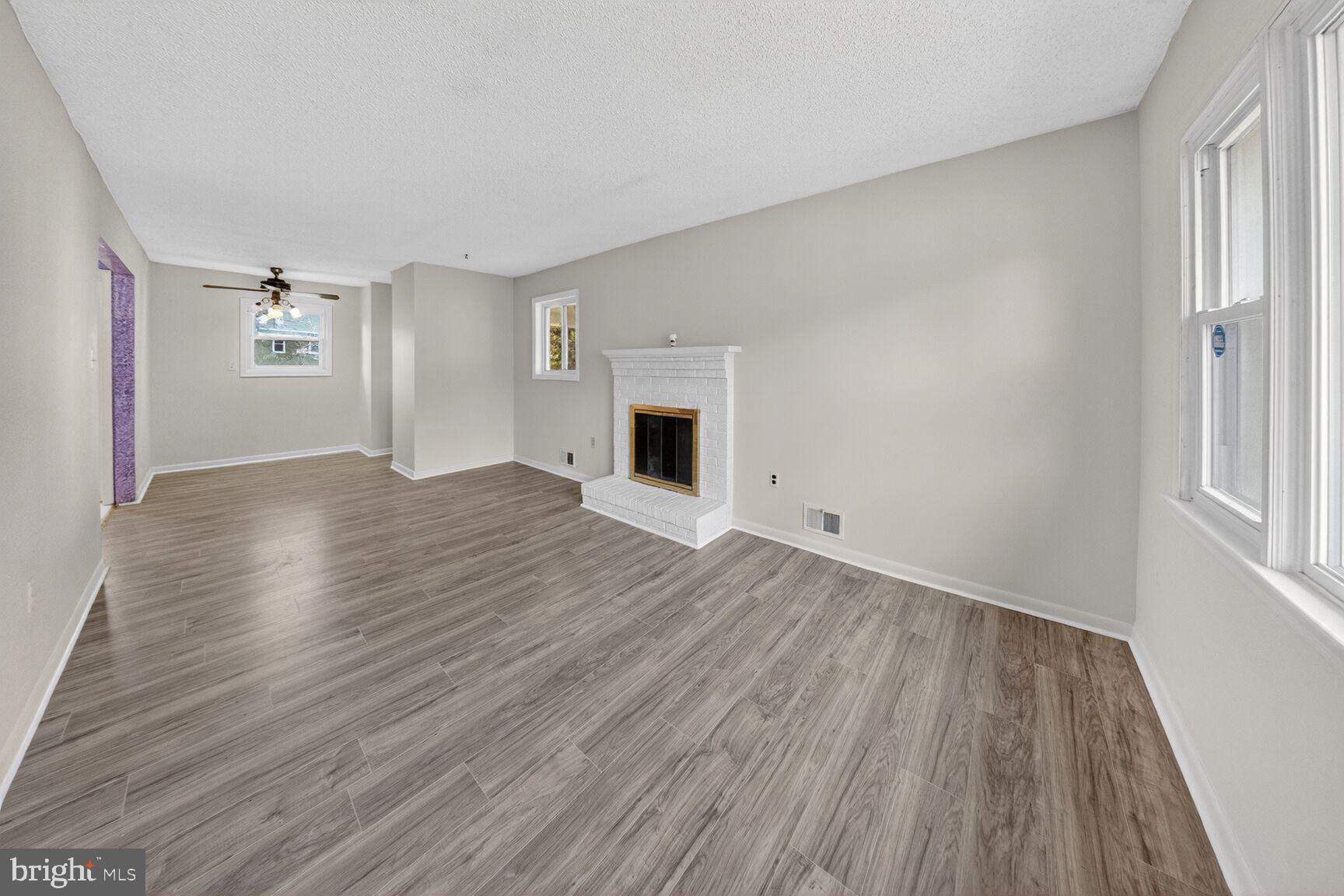 GLENORA HILLS - Residential Lease