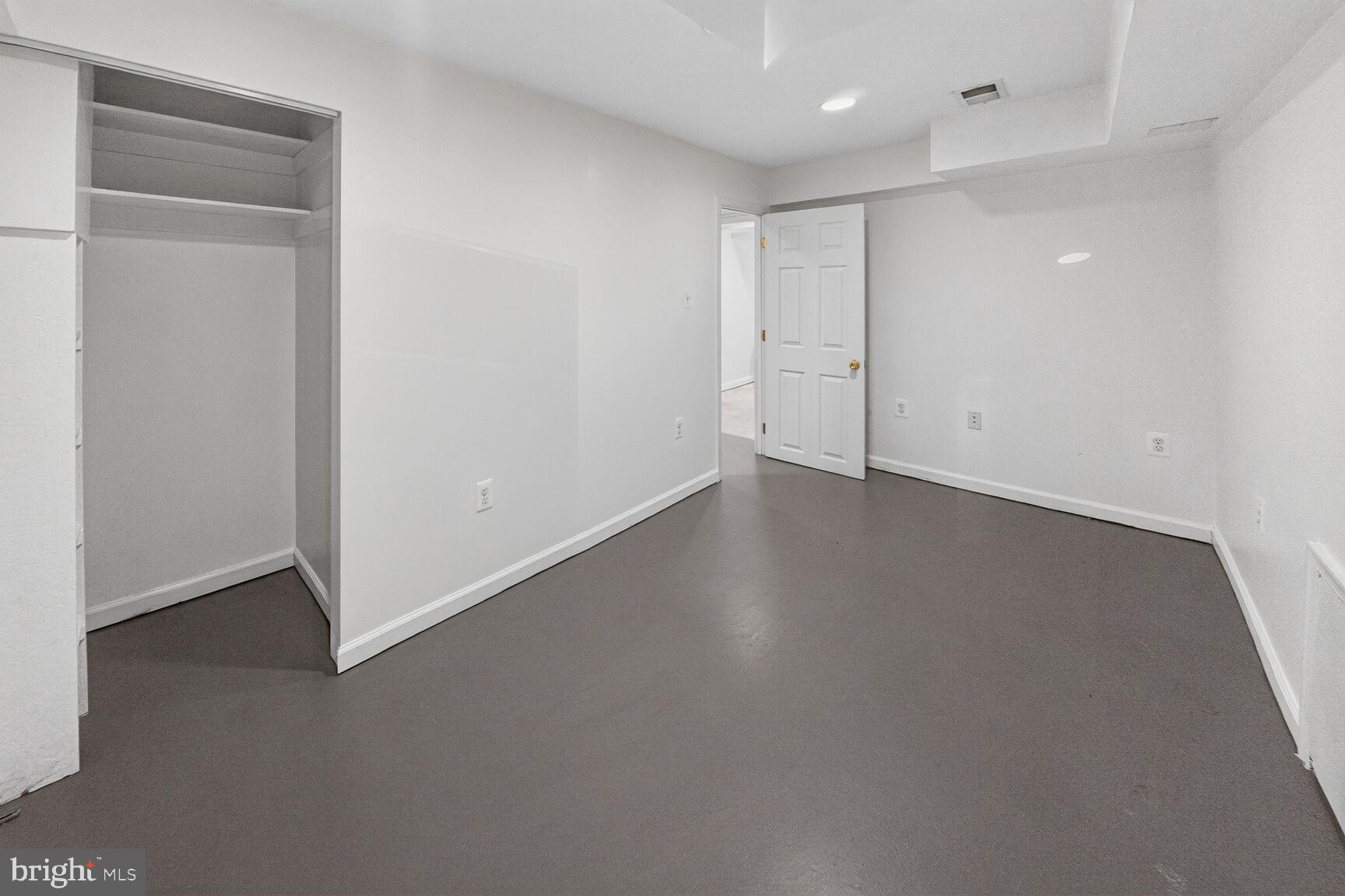 GLENORA HILLS - Residential Lease