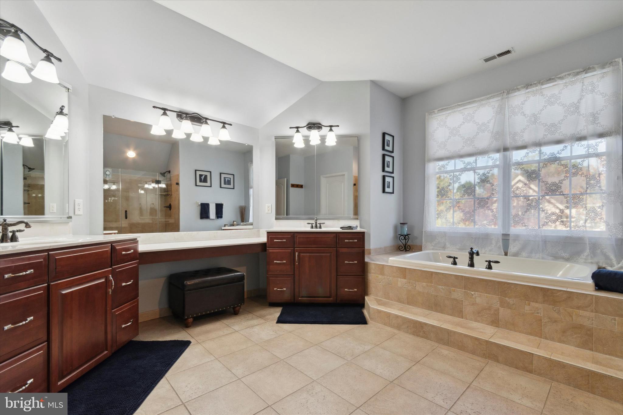 RIVERCREST - Residential