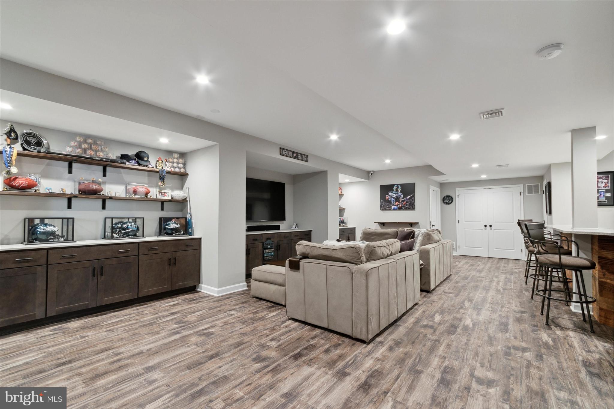 RIVERCREST - Residential