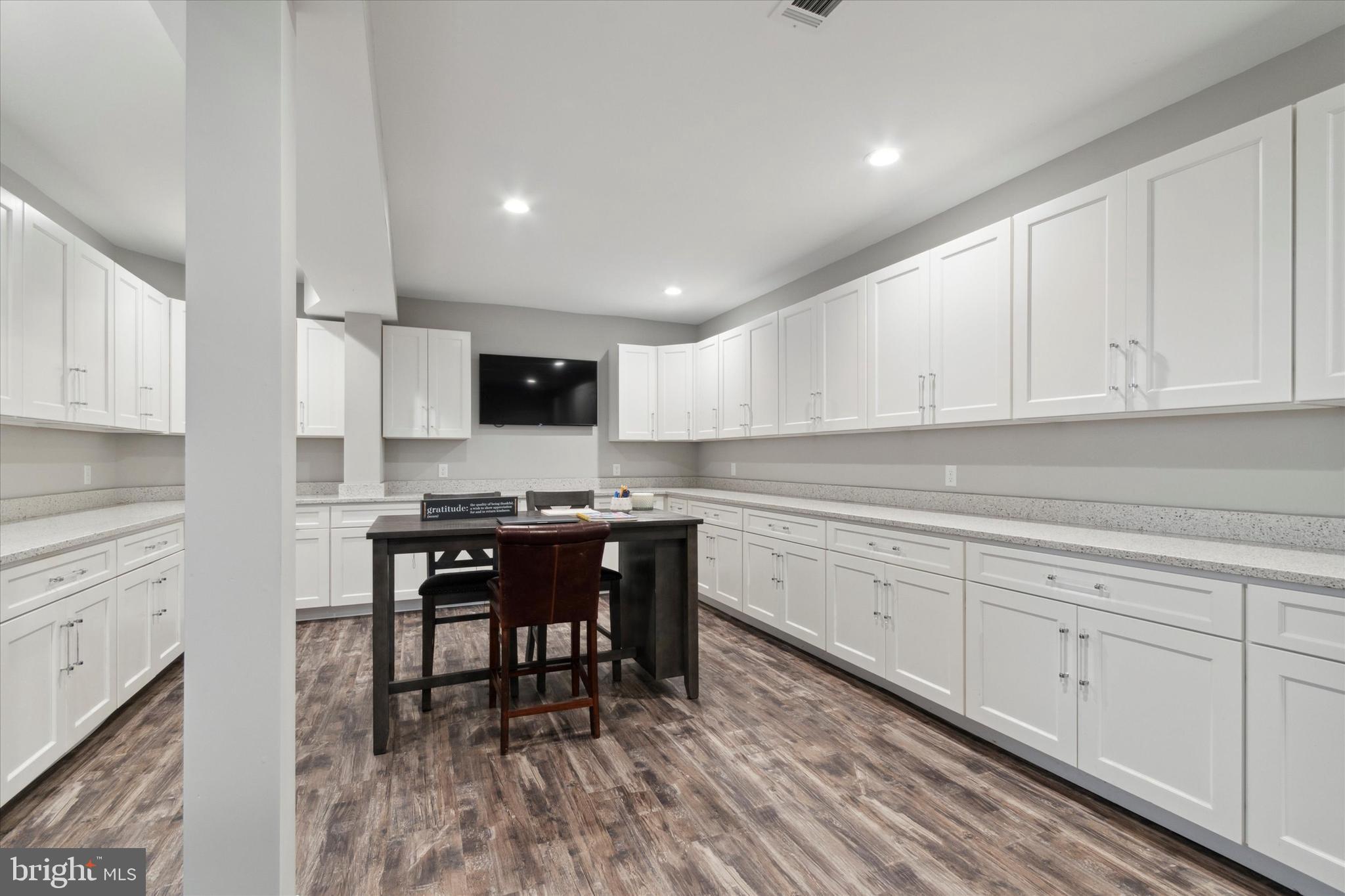 RIVERCREST - Residential