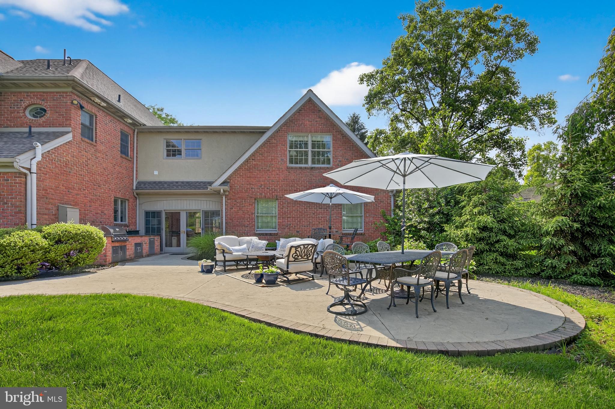 54 OAKHILL DRIVE
