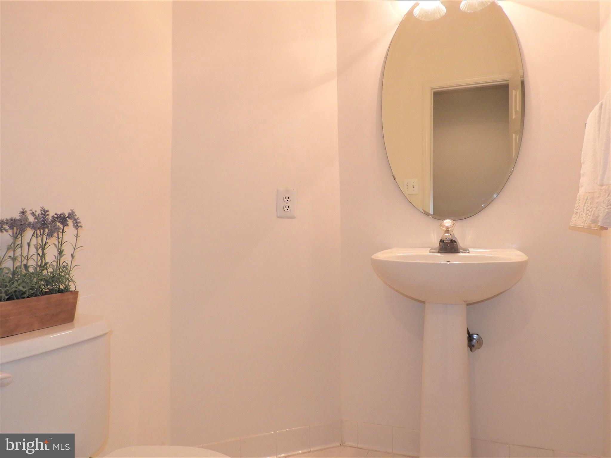 WINDSOR MEWS - Residential Lease