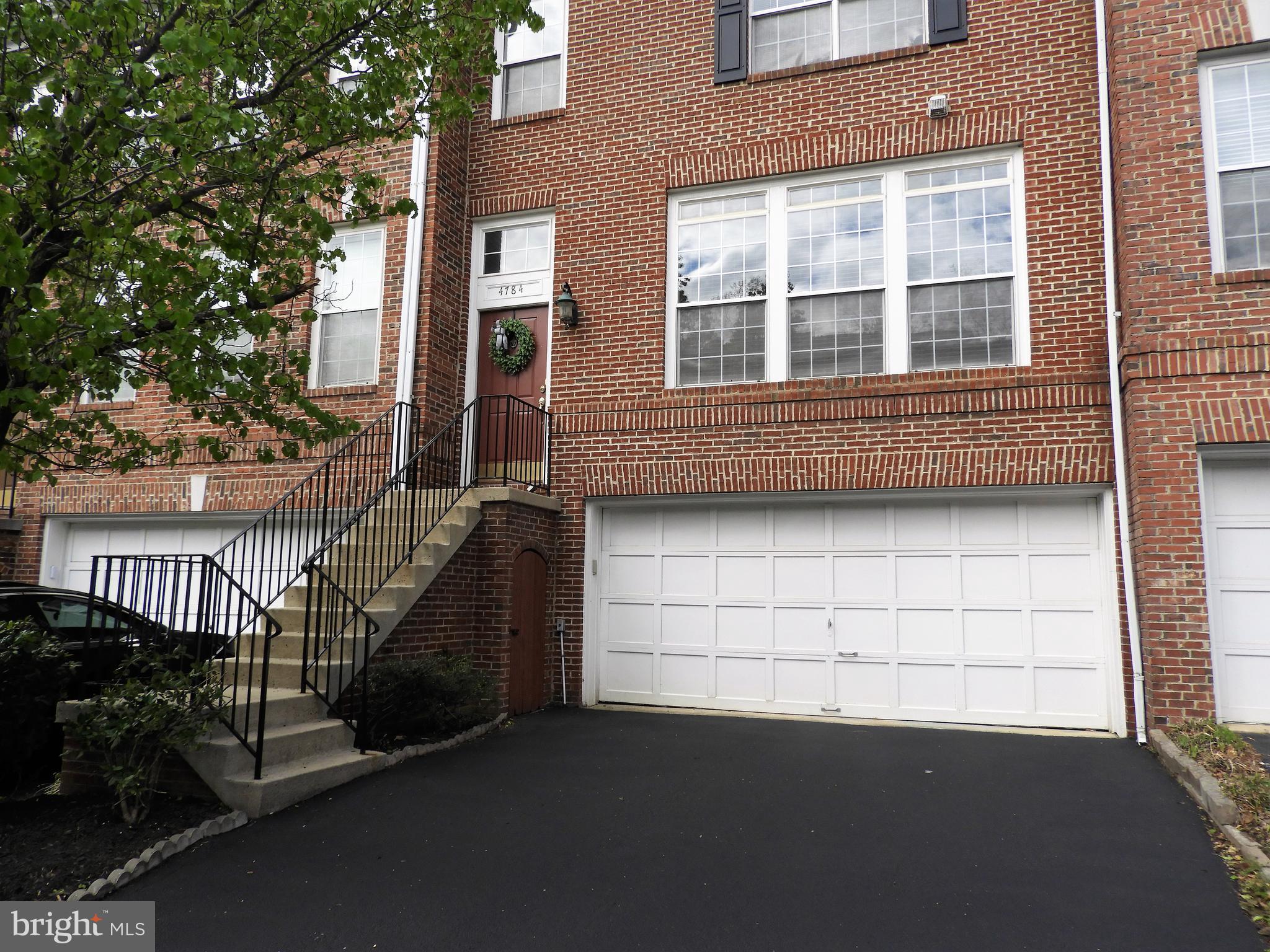 WINDSOR MEWS - Residential Lease