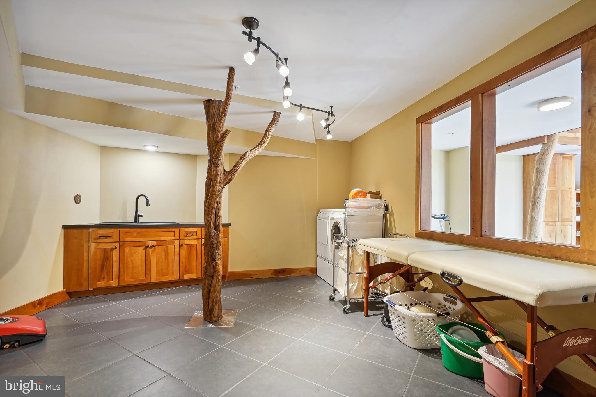 SQUIRREL WOOD - Residential