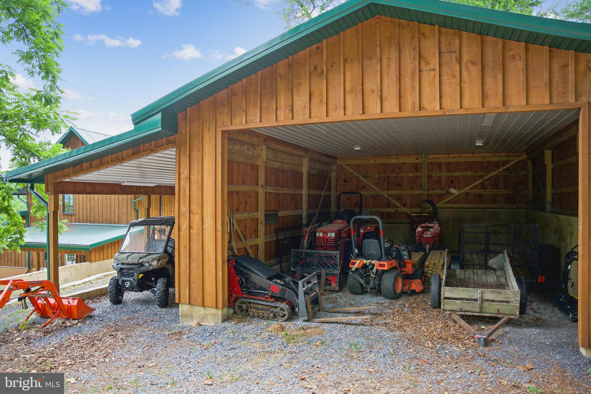 SQUIRREL WOOD - Residential